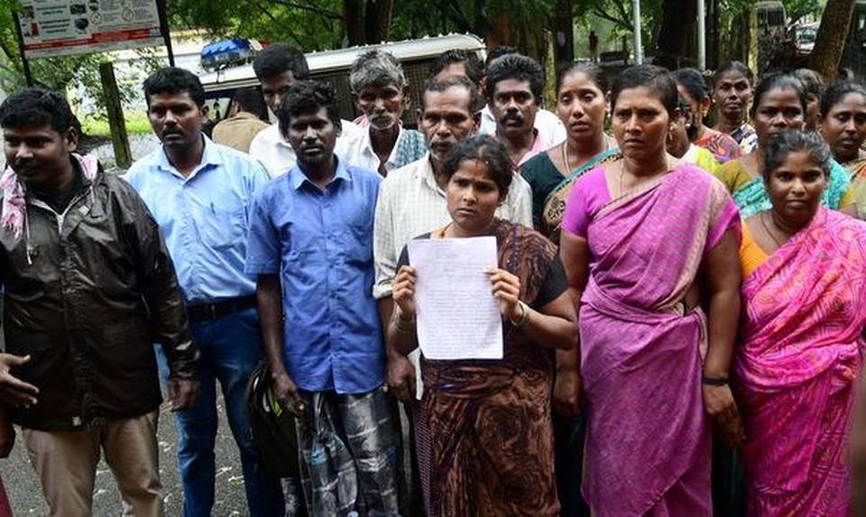 M. Kaliammal of Vedalai, accompanied by her family members, came to the office of the Superintendent of Police V. Varun Kumar in Ramanathapuram on Monday, demanding a probe into her husband’s death and arrest of the culprits. 