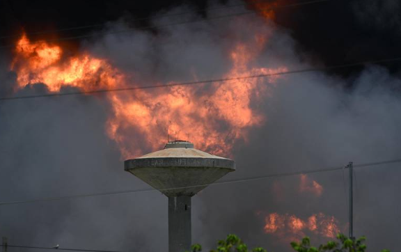 Cuban oil depot burns after lightning strike