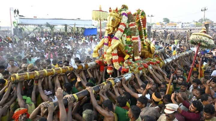 Thousands Gather at Madurai’s Vaigai River for Chithirai Festival, Eager to Witness Lord Kallazhagar’s Annual Ritual